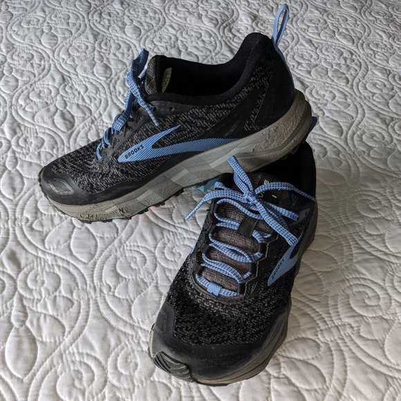 3/$15 Brooks Divide Trail Running Shoe Black/Blue in a Women's size 7 Medium - Picture 3 of 10